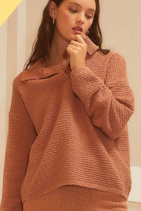 LOOSE FIT COLLARED SWEATER