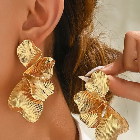 GOLD STATEMENT EARRINGS